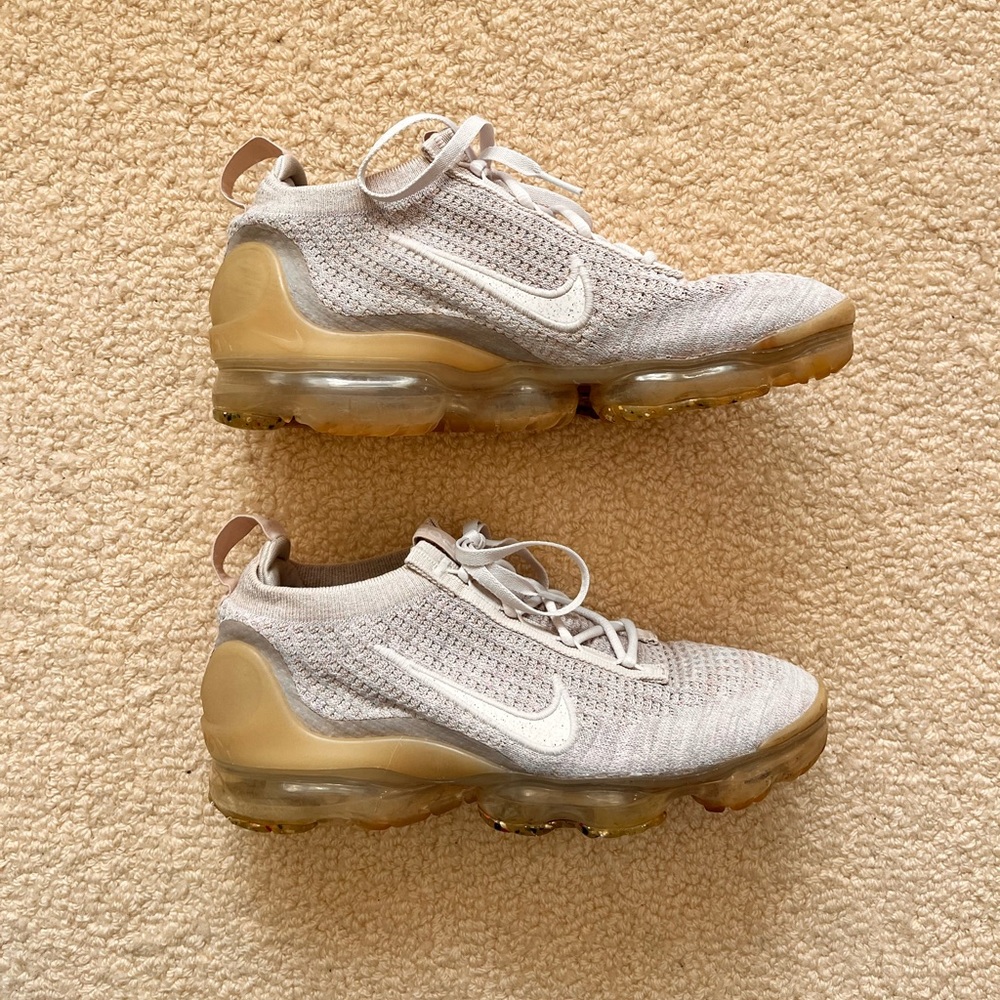 Nike VaporMax Flyknit in Light Gray and Tan